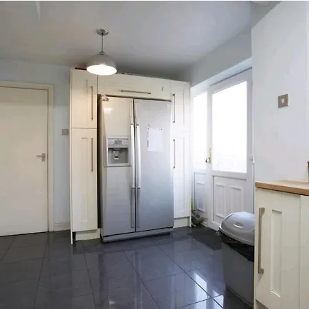 Holiday home 3 Bedroom, Sleeps 5, Near Leeds Centre Leeds (West Yorkshire)